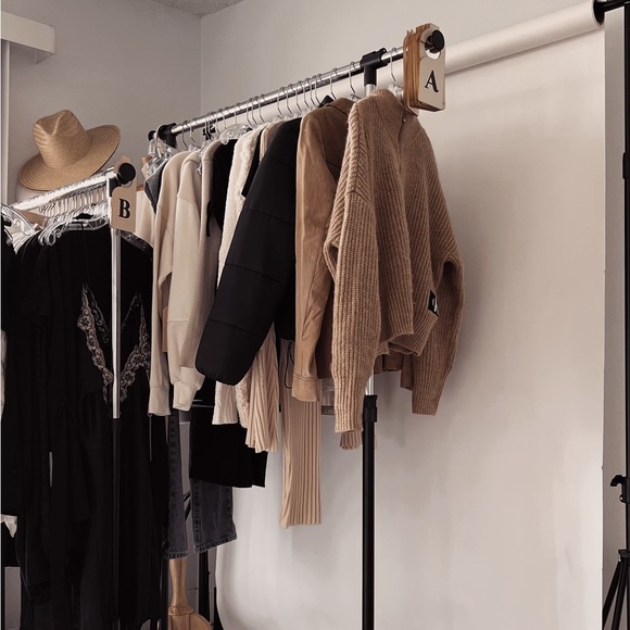 SOLD OUT ❌ LARGE CURATED BOX 📦📦📦📦 - Picture 3 of 3